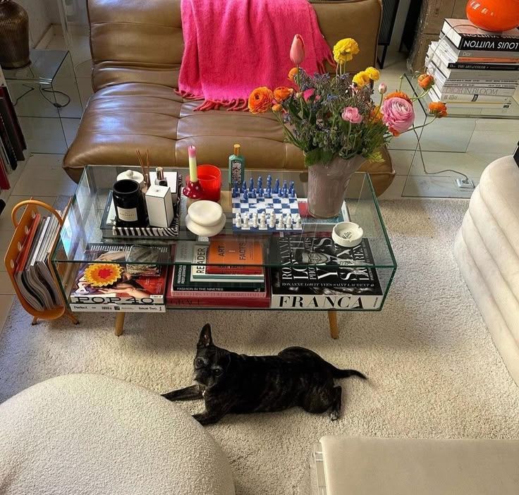 Ιδέες για να ανανεώσεις τη διακόσμηση στο μικρό τραπέζι του σαλονιού