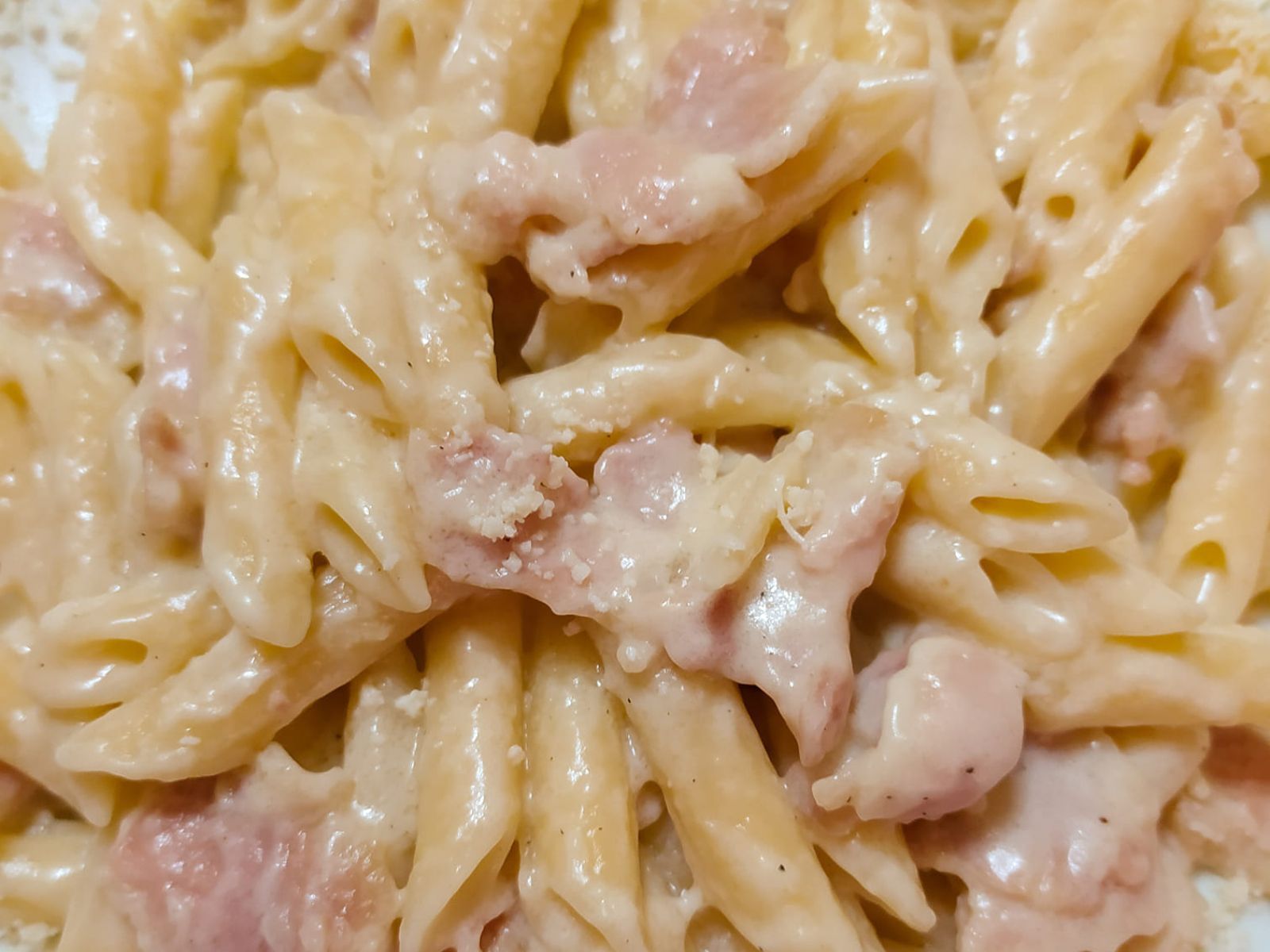 Καρμπονάρα αλά ελληνικά με κεφαλοτύρι και μπέικον