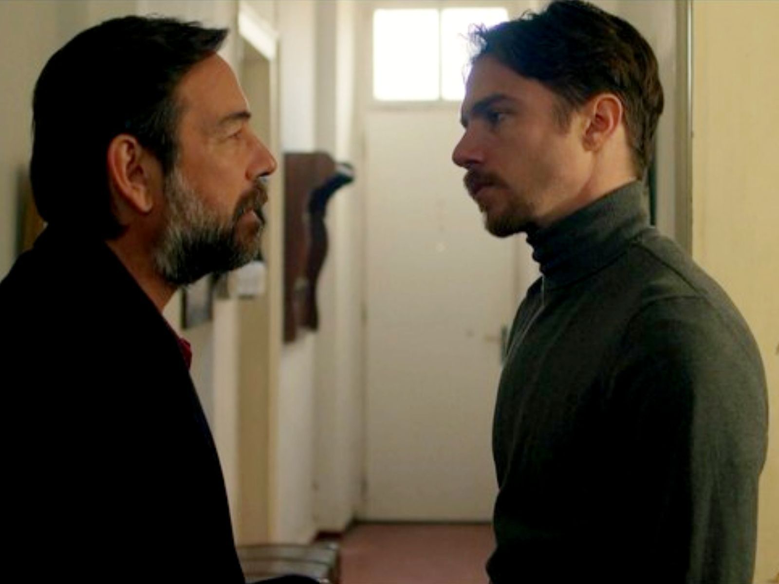 Η Παραλία: Ο Παύλος απειλεί ανοιχτά το Διονύση και σκοτώνονται