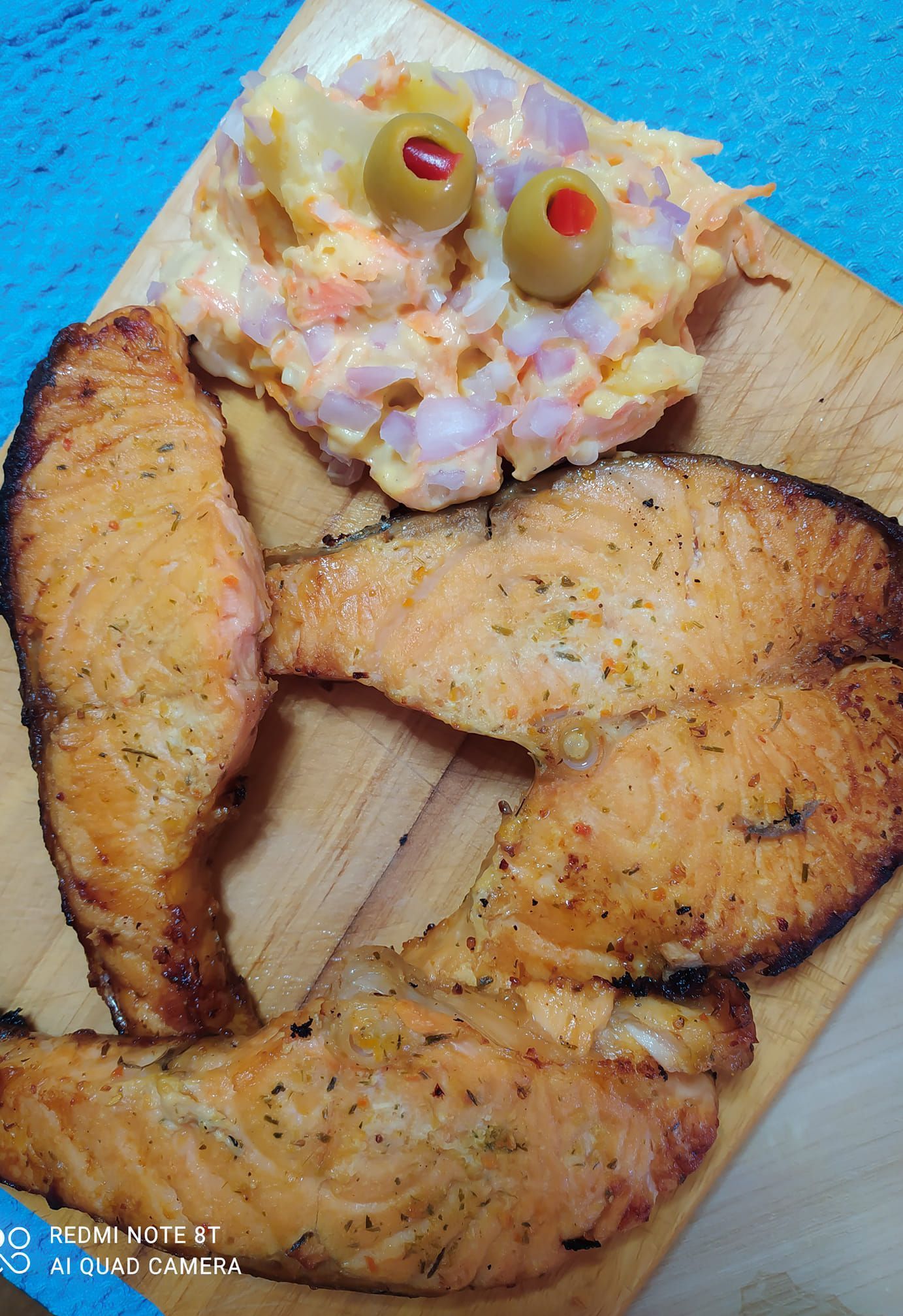 Ψητός σολομός στο φούρνο με πατατοσαλάτα