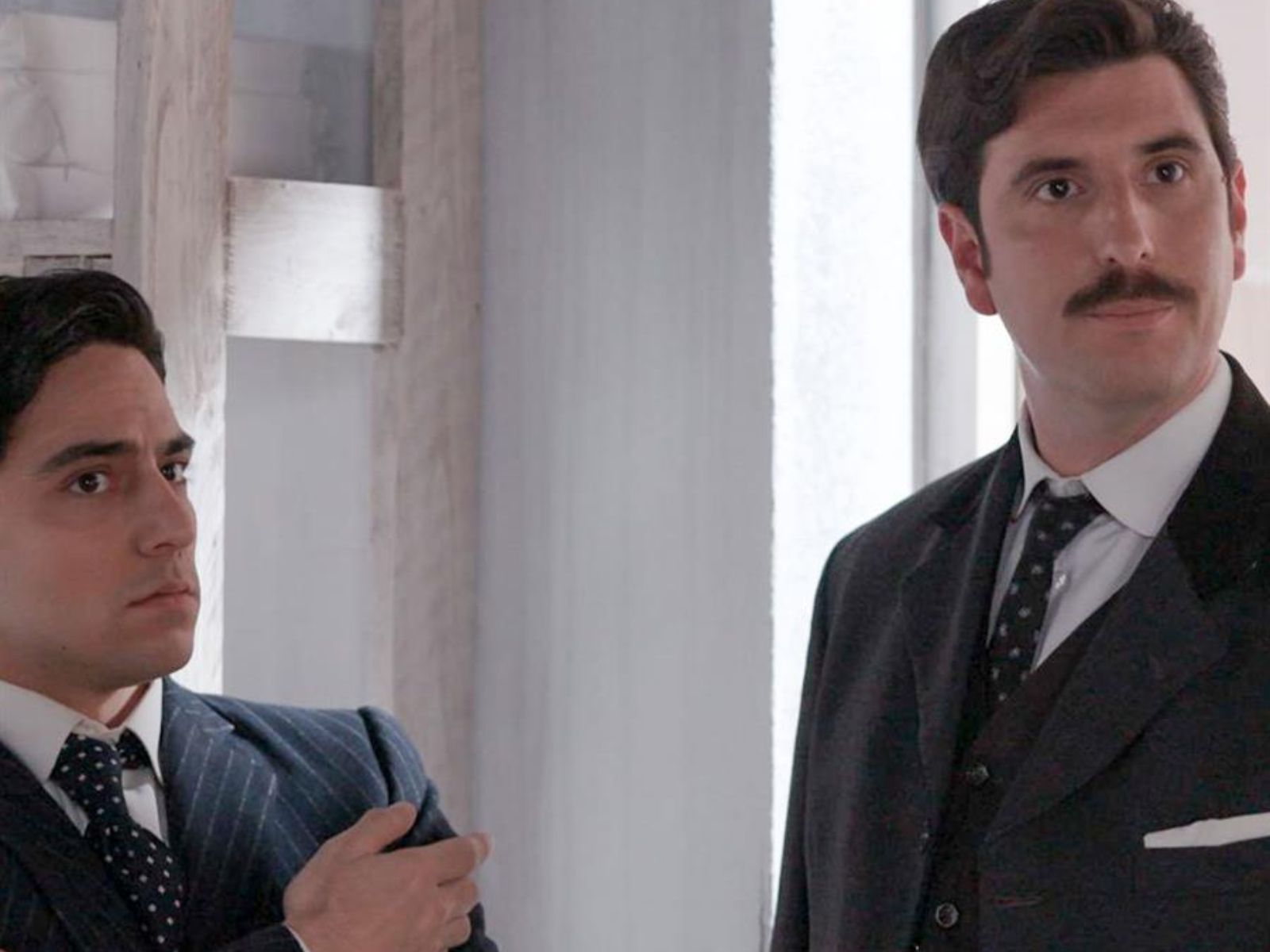 Grand Hotel: Η Κυβέλη χτυπά το Ρήγα και πέφτει αιμόφυρτος στο έδαφος