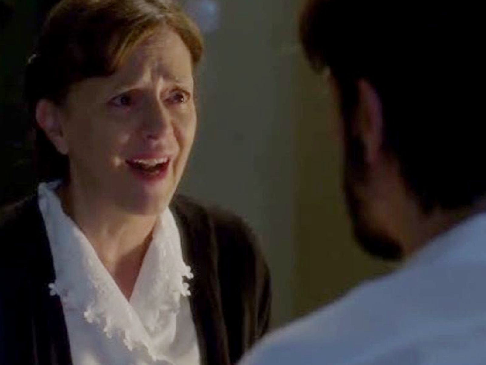 Άγιος Έρωτας: Ο Πατήρ Νικόλαος ξεγράφει οριστικά τη μάνα του και τη διώχνει