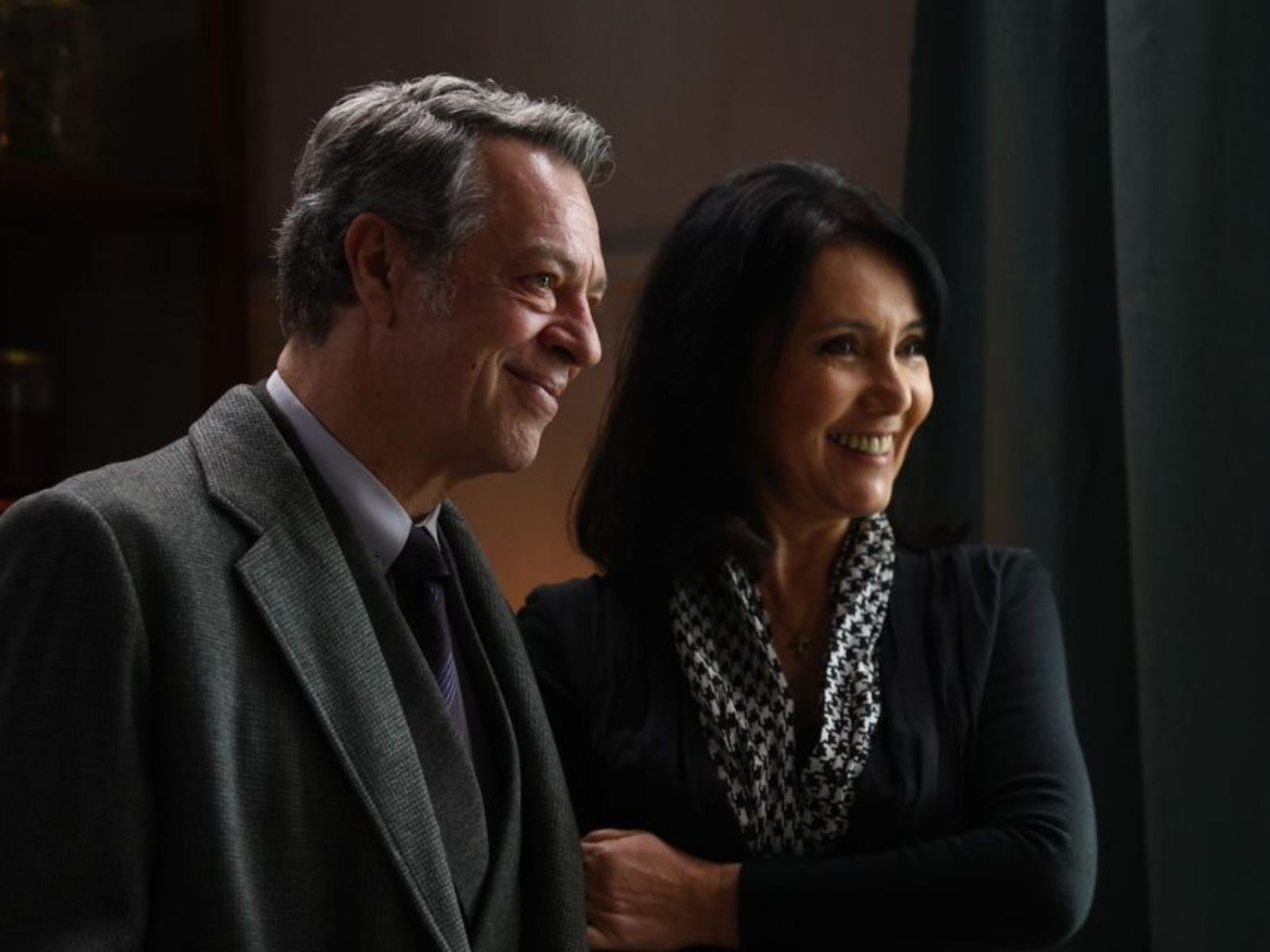 Άγιος Έρωτας: Η Σμαρώ ανακαλύπτει το μυστικό του Κλεάνθη και σκοτώνονται