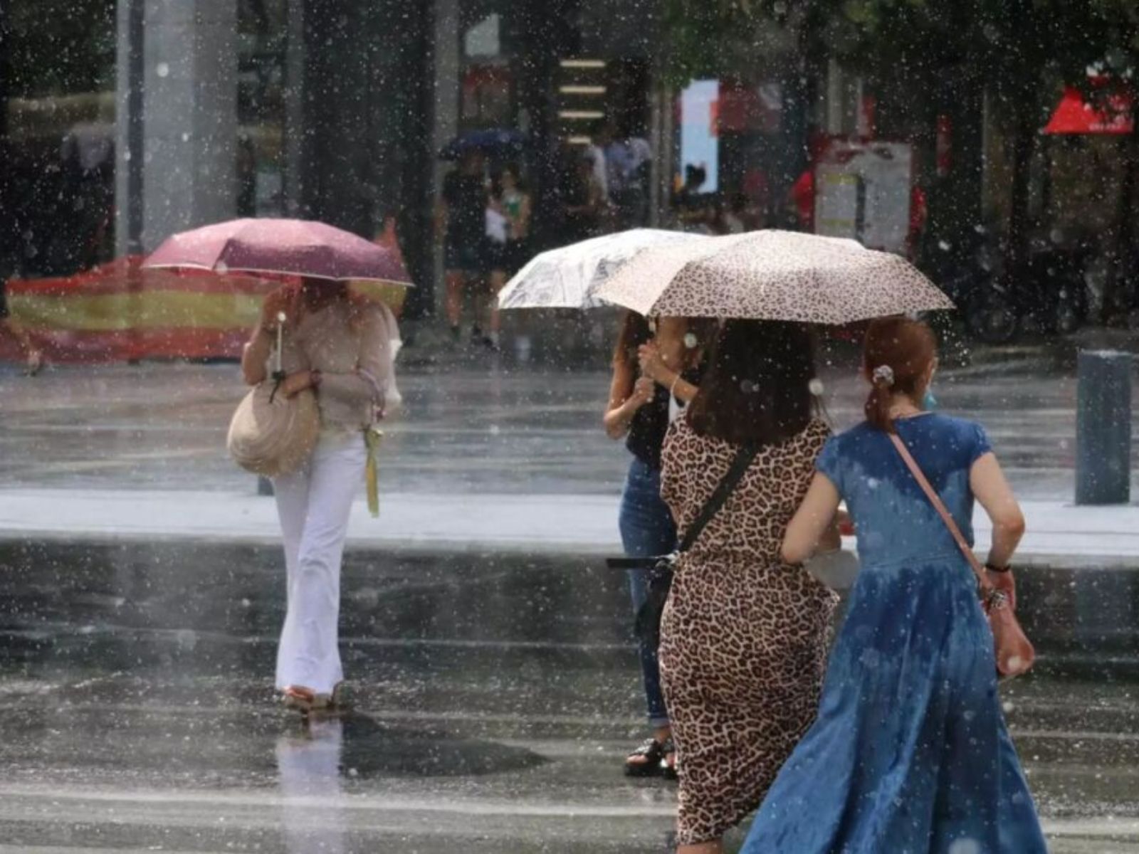 Καιρός από την ΕΜΥ: Αυτές οι περιοχές θα έχουν βροχές και καταιγίδες τη Πρωτομαγιά
