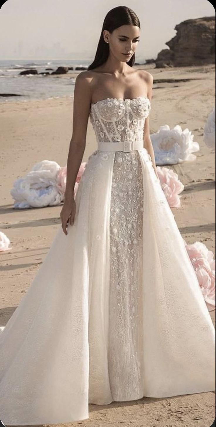 Νυφικά 2025: Ιδέες για νυφικά που θα σε κάνουν να λάμψεις στη πιο όμορφη στιγμή της ζωής σου