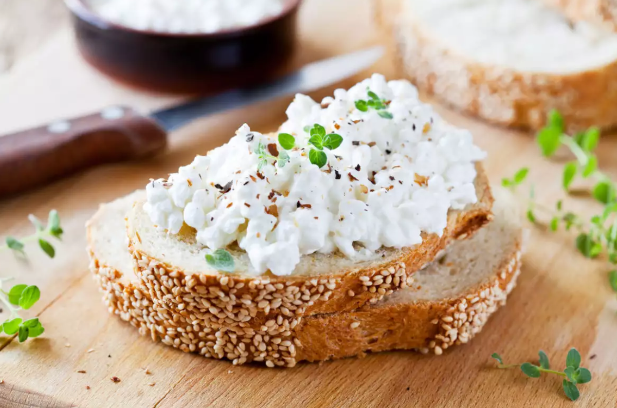 Τυρί Cottage: Τα οφέλη και οι λόγοι για να το προσθέσεις στη διατροφή σου