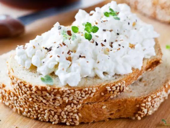 Τυρί Cottage: Τα οφέλη και οι λόγοι για να το προσθέσεις στη διατροφή σου