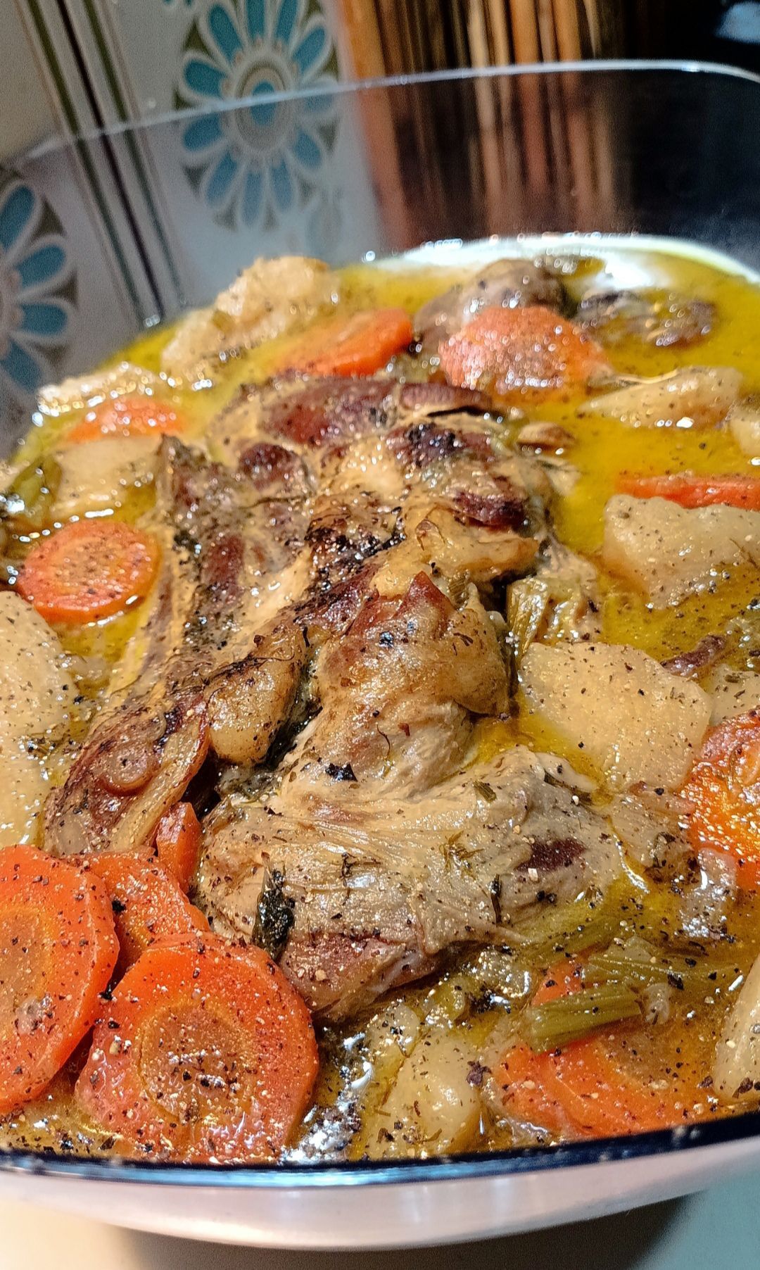 Βραστό με αρνάκι στη κατσαρόλα