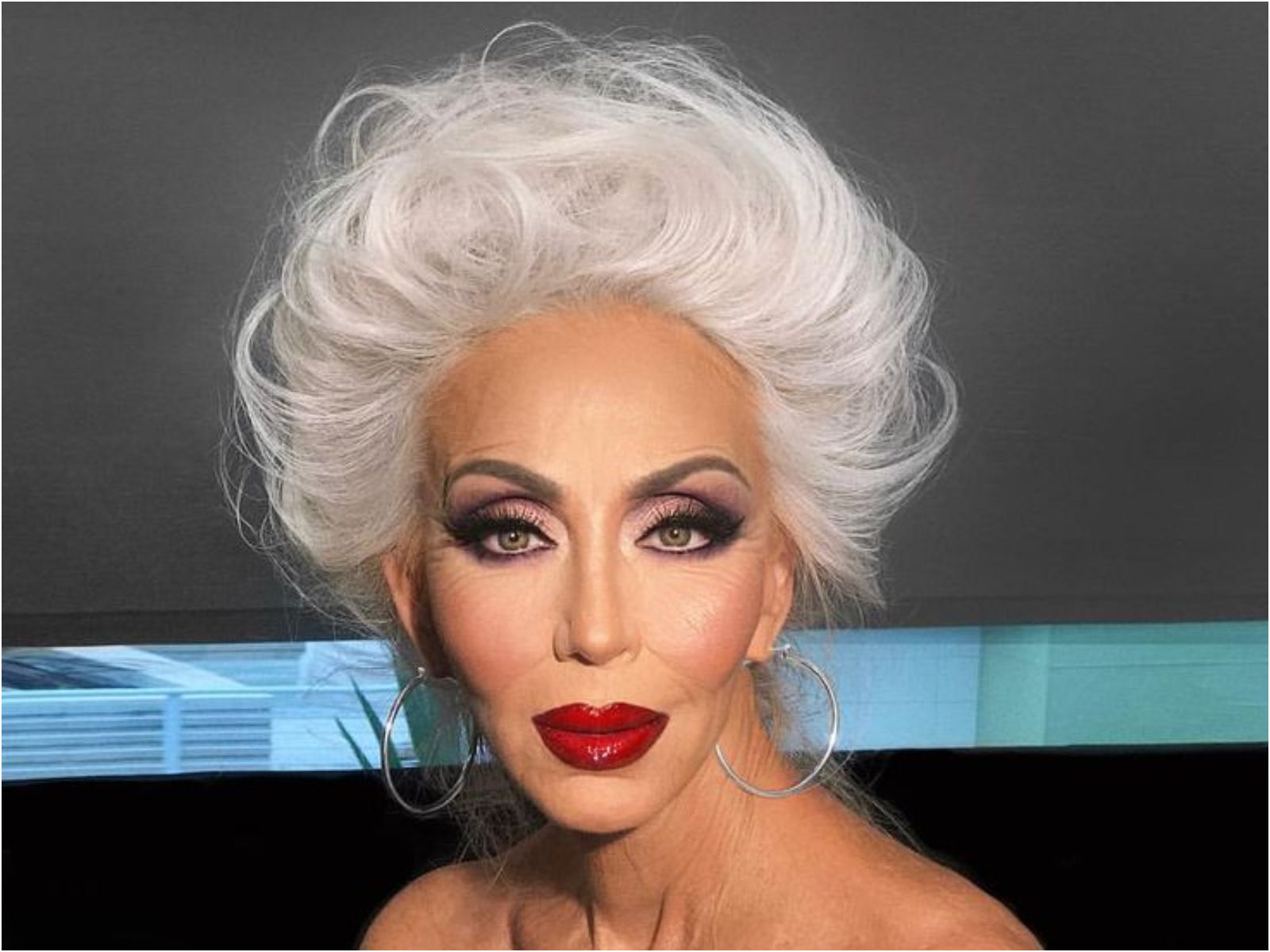 Μακιγιάζ για γυναίκες άνω των 60 – Αυτή η influencer δείχνει τον τρόπο να βάζεις κραγιόν για πιο σαρκώδη και νεανικά χείλη