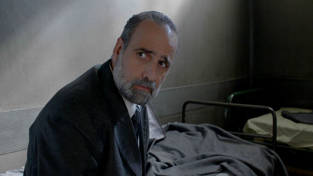 Άγιος Έρωτας: Ο Παύλος χρησιμοποιεί το καρδιακό επεισόδιο προς όφελός του