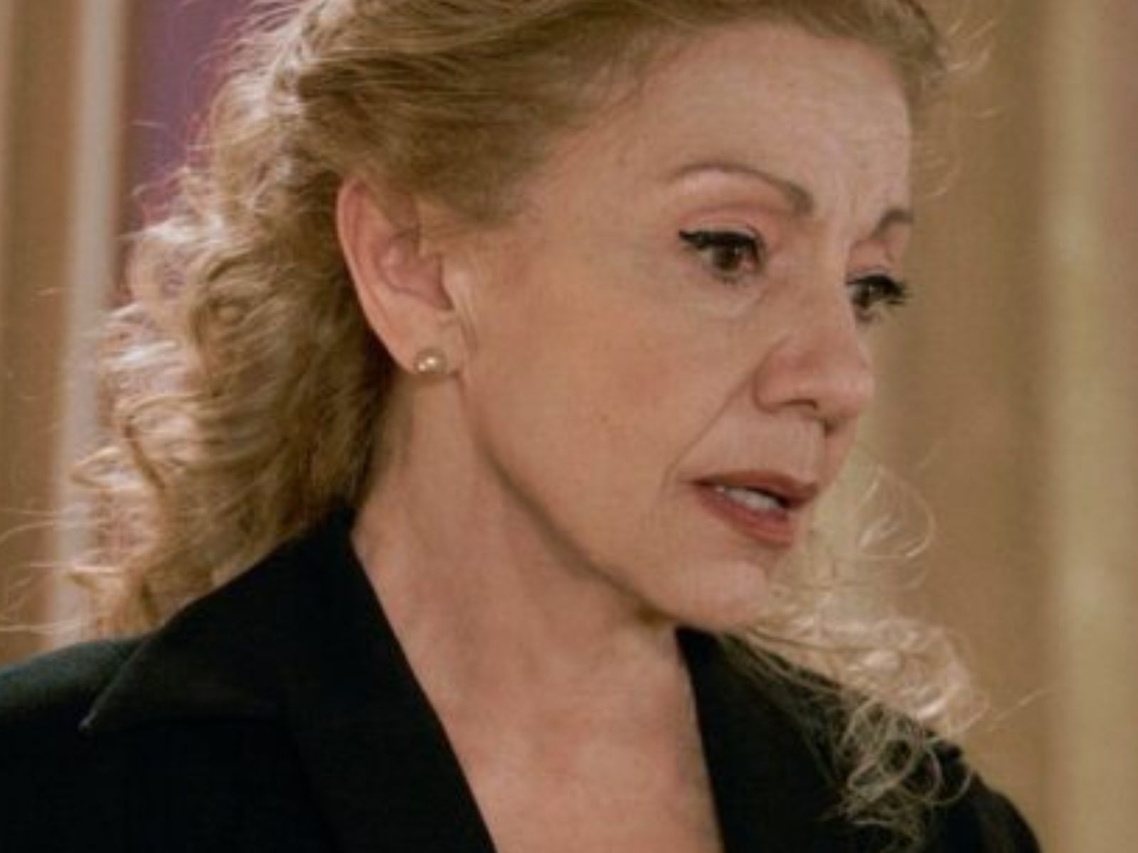 Η Γη της Ελιάς : Η Αλεξάνδρα Μαρκάκη είναι ο στυλοβάτης της οικογενείας και η πιο σκληρή