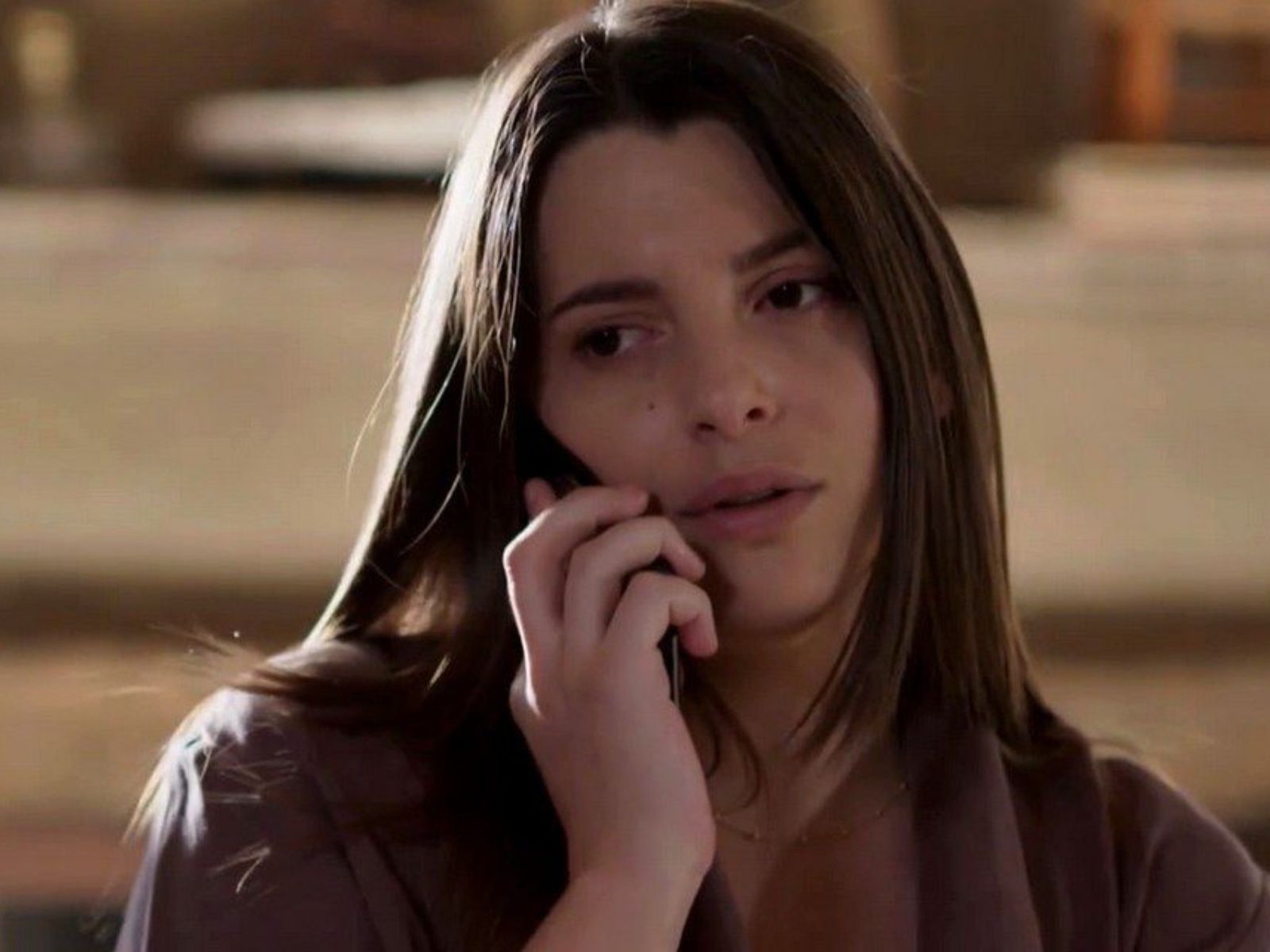 Η Γη της Ελιάς : H Ισμήνη ανακοινώνει στον Κωνσταντίνο πως είναι έγκυος και εκείνος τη διώχνει γιατί είναι στείρος