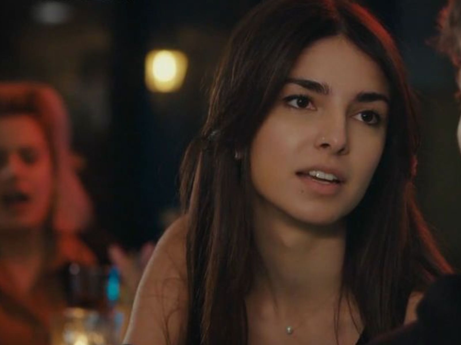 Η Γη της Ελιάς: Η Βασιλική πέφτει στις ρόδες του αυτοκινήτου του