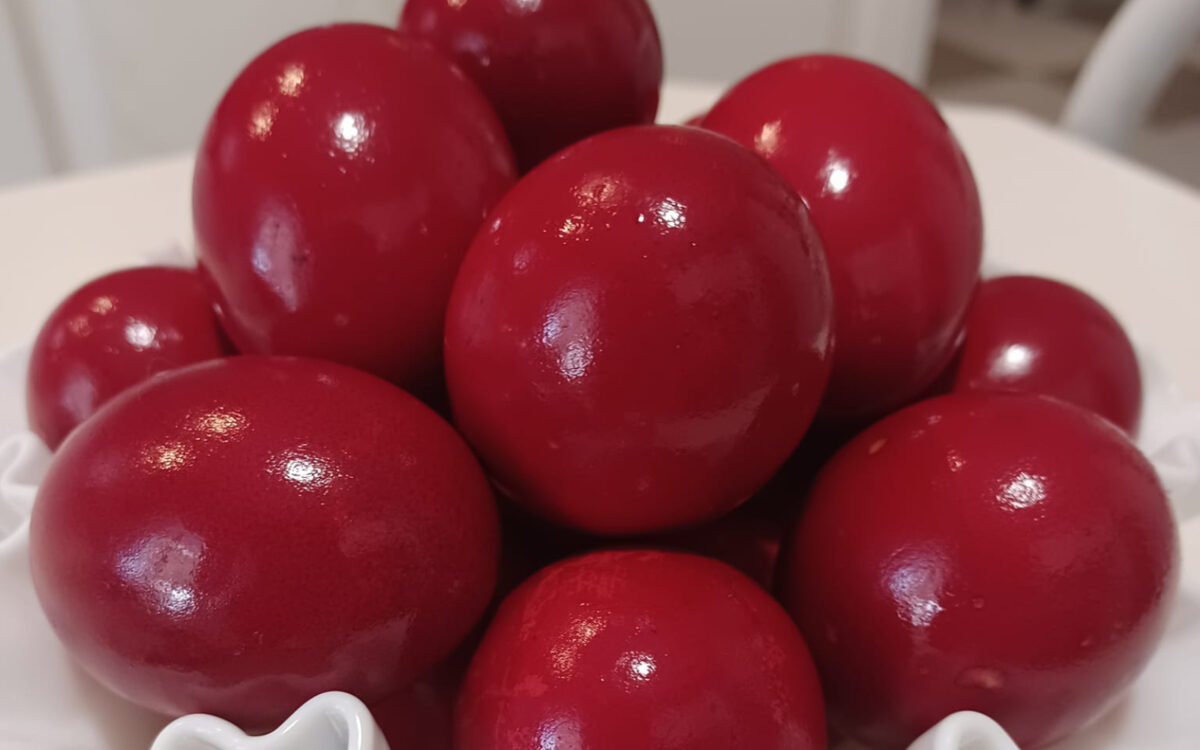 Όλα τα μυστικά της Αργυρώς Μπαρμπαρίγου για να βάψετε τα Πασχαλινά αυγά χωρίς απώλειες