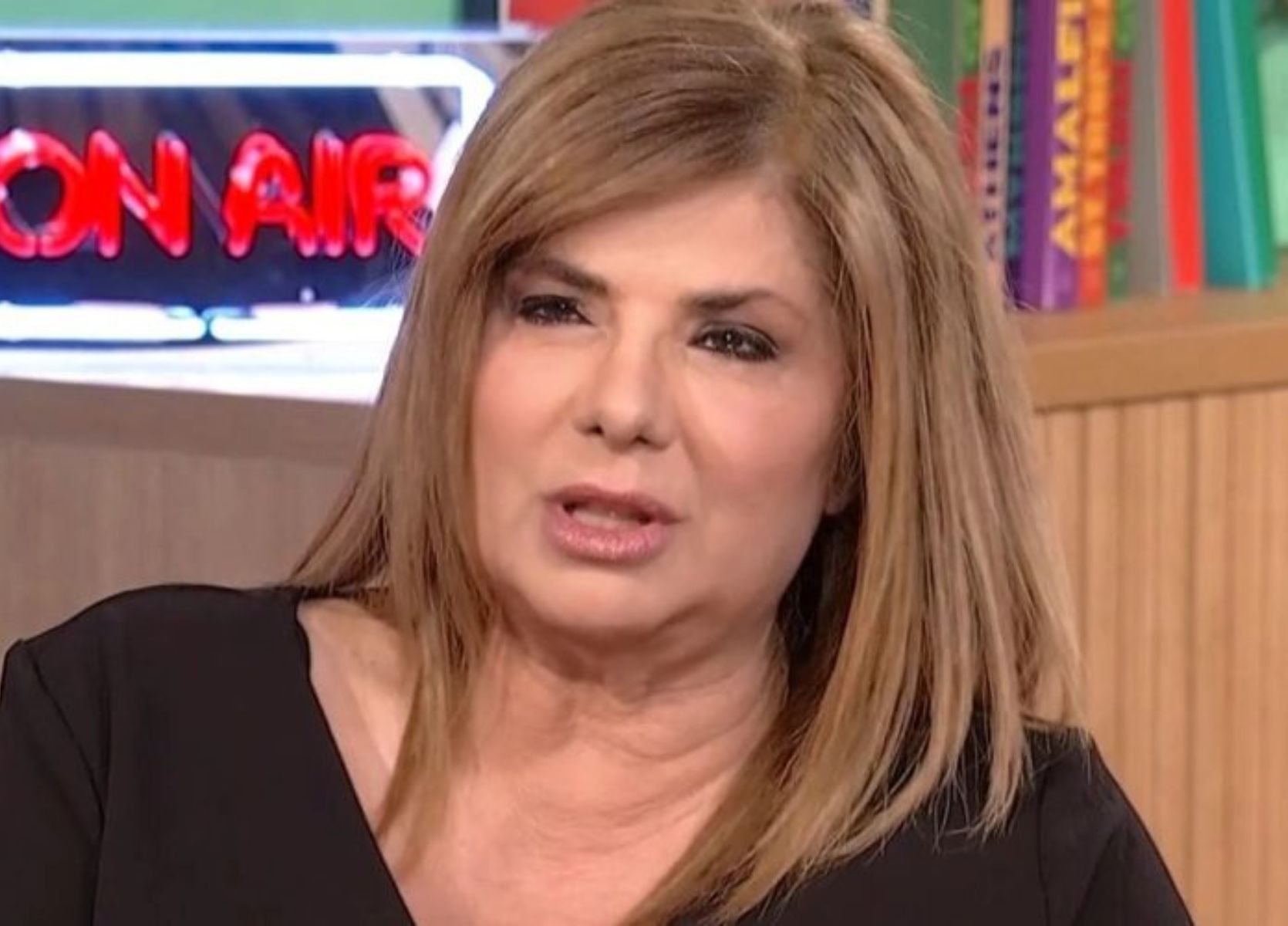 Βάσια Παναγοπούλου:Η μητέρα έκρυβε τον θάνατό του πατέρα μου το έσκασα και είδα το κηδειόχαρτο έξω απτο σπίτι