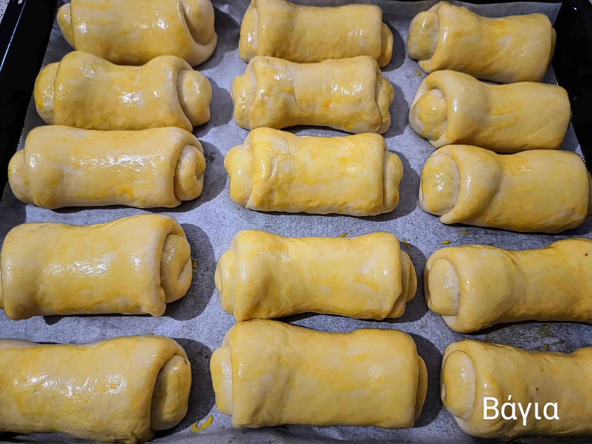 Αφράτα ρολάκια ζύμης γεμιστά με Nutella