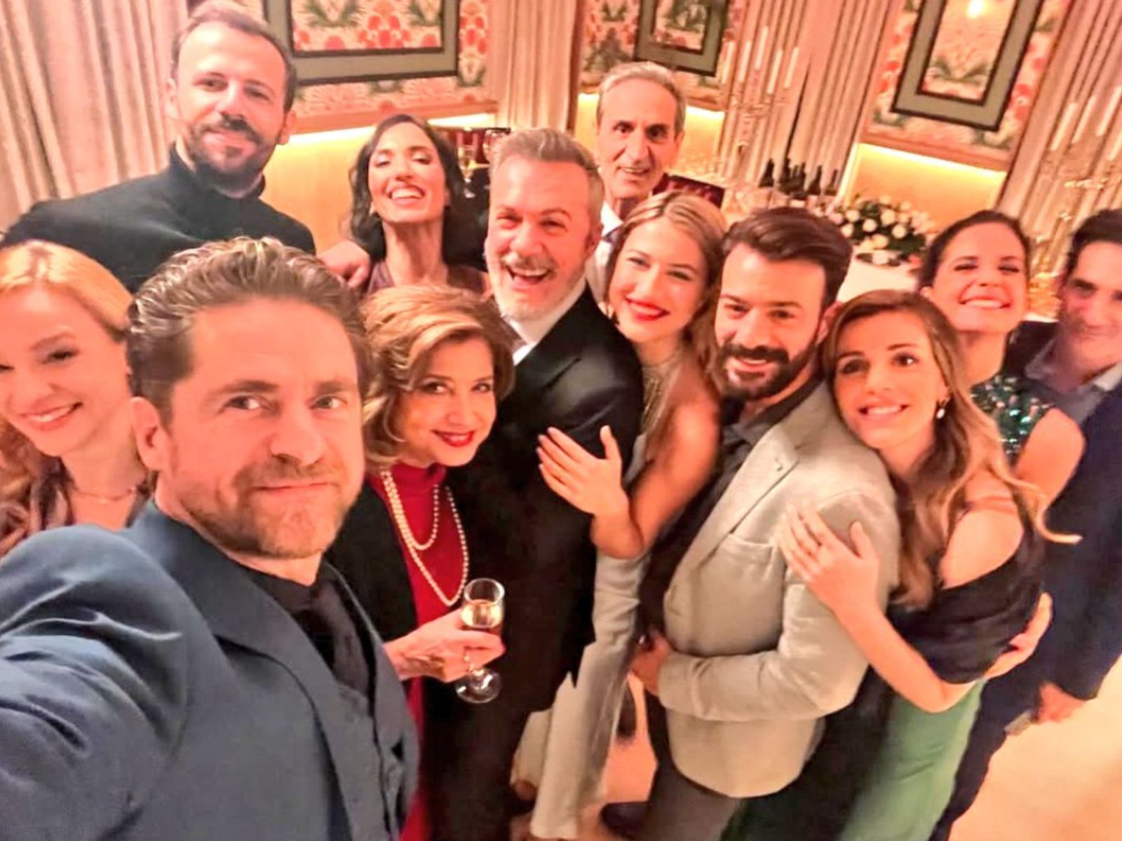 Ο Τιμωρός έκανε party στο τηλεοπτικό σπίτι του Αλέξη και της Έλλης για την Πρωτομαγιά