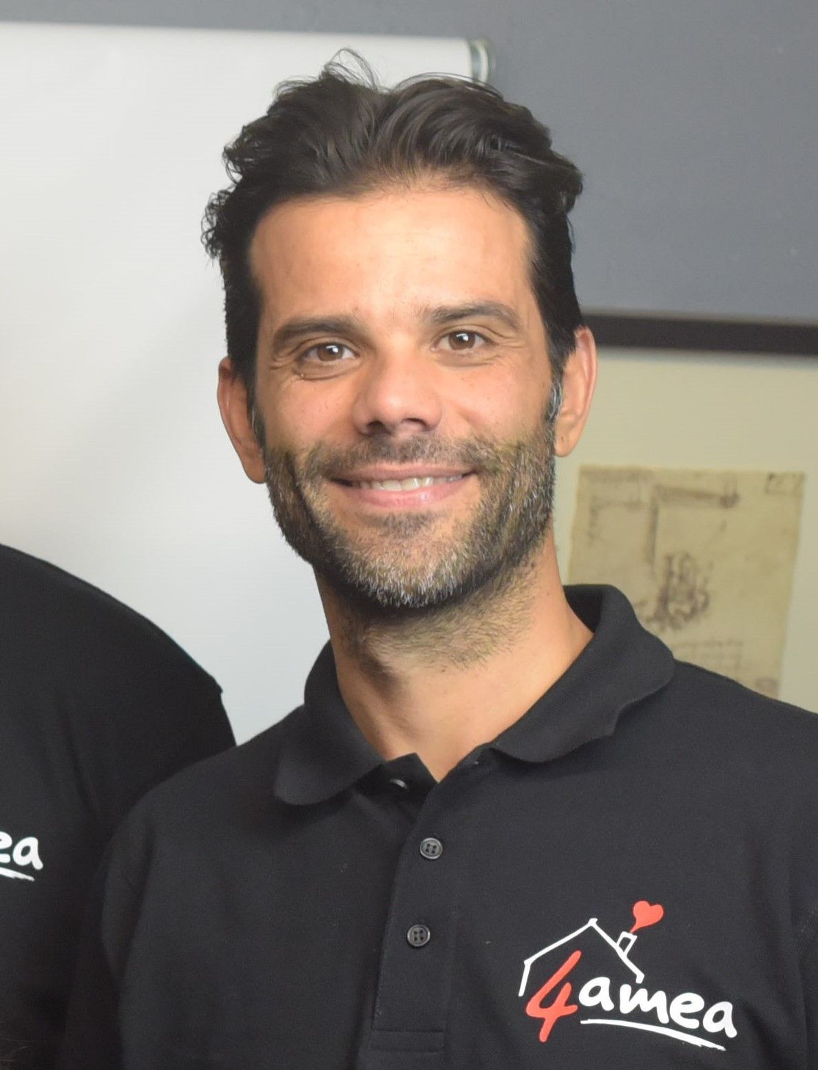 Τον θυμάστε τον Βασιλάκη από τα Μαύρα Μεσάνυχτα; Φοβερά αλλαγμένος παίζει ξανά την αγαπημένη του σκηνή