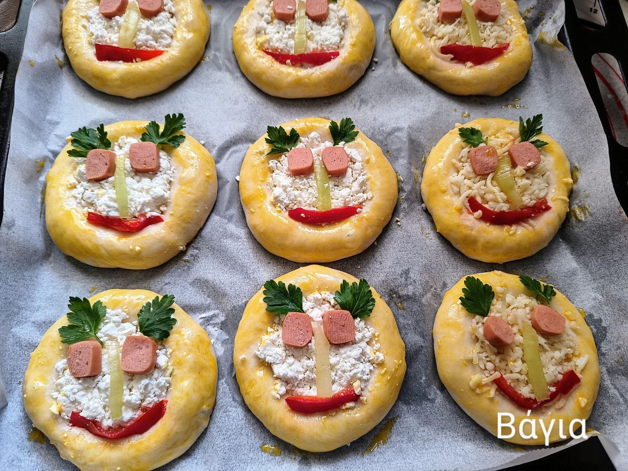 Αφράτα πιτσάκια σε σχήμα Φατσούλα για το παιδικό πάρτι