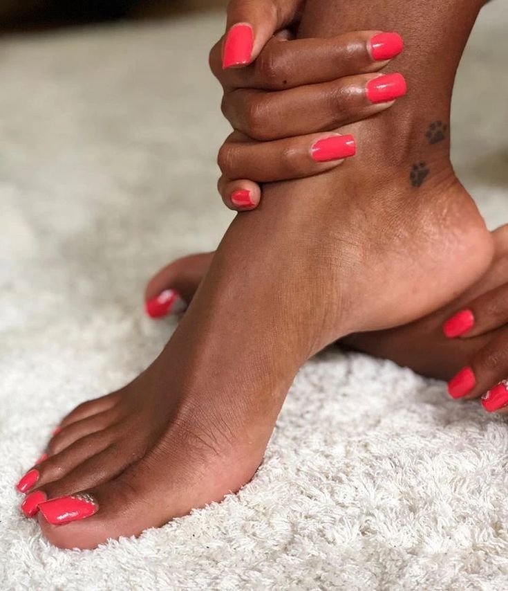 Κοραλί πεντικιούρ: Ιδέες για το πιο Summer Pedicure για να επιλέξεις