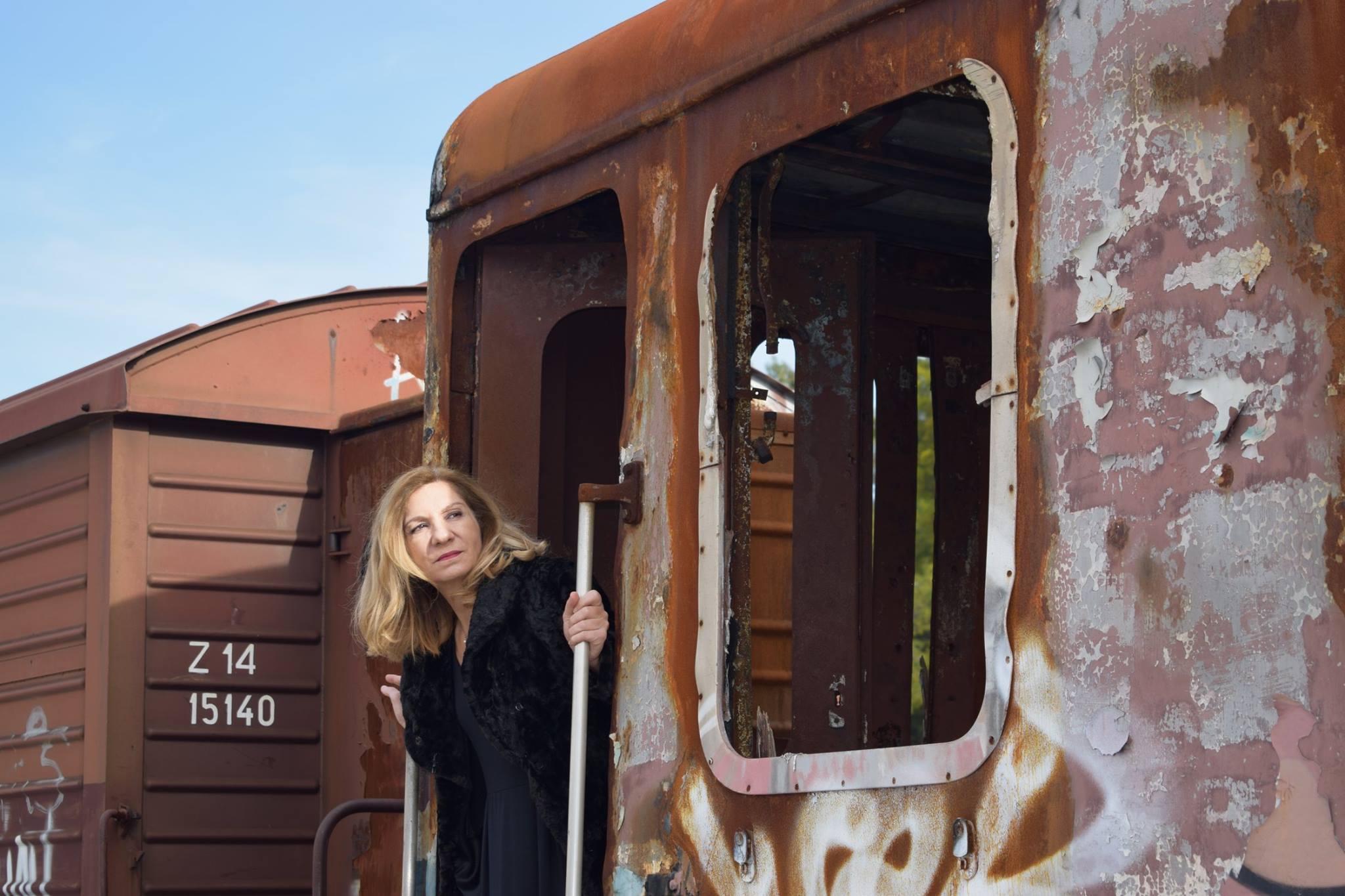 Η Γη της Ελιάς: Η Καίτη εισβάλλει στη σειρά και πατάει τη Μαριάννα με το αμάξι