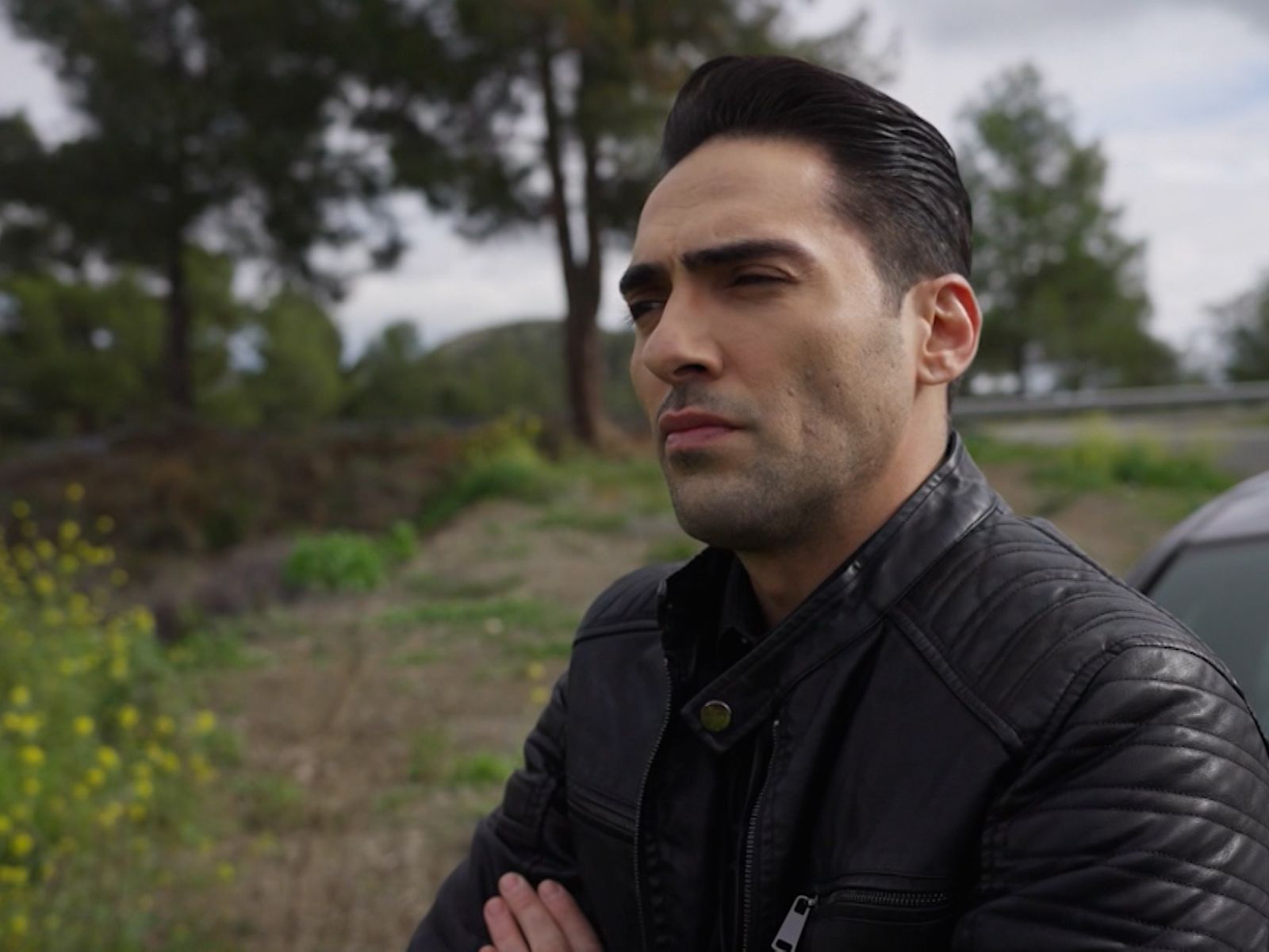 Η Γη της Ελιάς: Ο Κουράκος πιάνει στα πράσα Βασιλική και Στέφανο και απειλεί να τους μαρτυρήσει