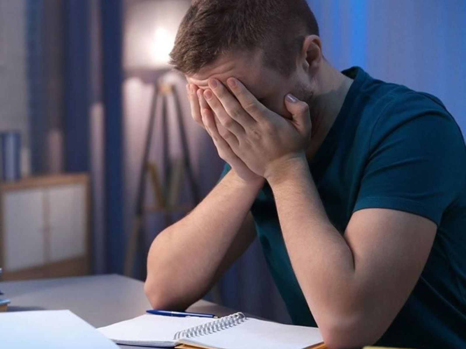 Η γυναίκα μου αγχώνει πολύ το παιδί μας πριν τις Πανελλήνιες και κάνει κακό στην υγεία του – Δεν με ακούει όταν της μιλάω