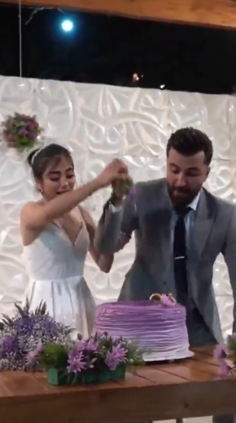 Η μεγαλύτερη καφρίλα σε γάμο – Ο γαμπρός βούτηξε το πρόσωπο της νύφης μέσα στη τούρτα