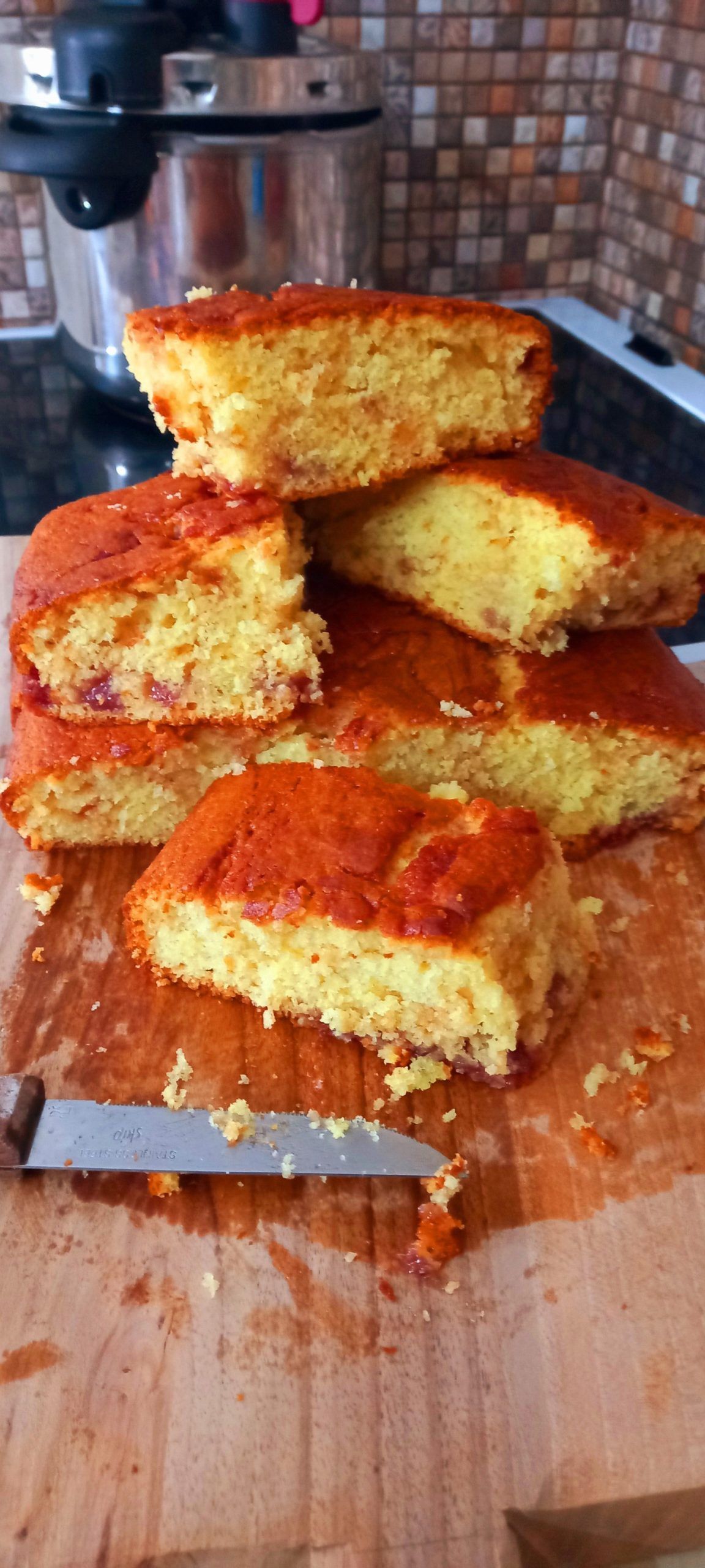 Ζουμερό κέικ με μαρμελάδα