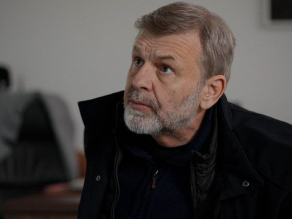 Η Γη της Ελιάς: O Τζον εξομολογείται στον Μιχάλη πως είναι ερωτευμένος με την Ιουλία