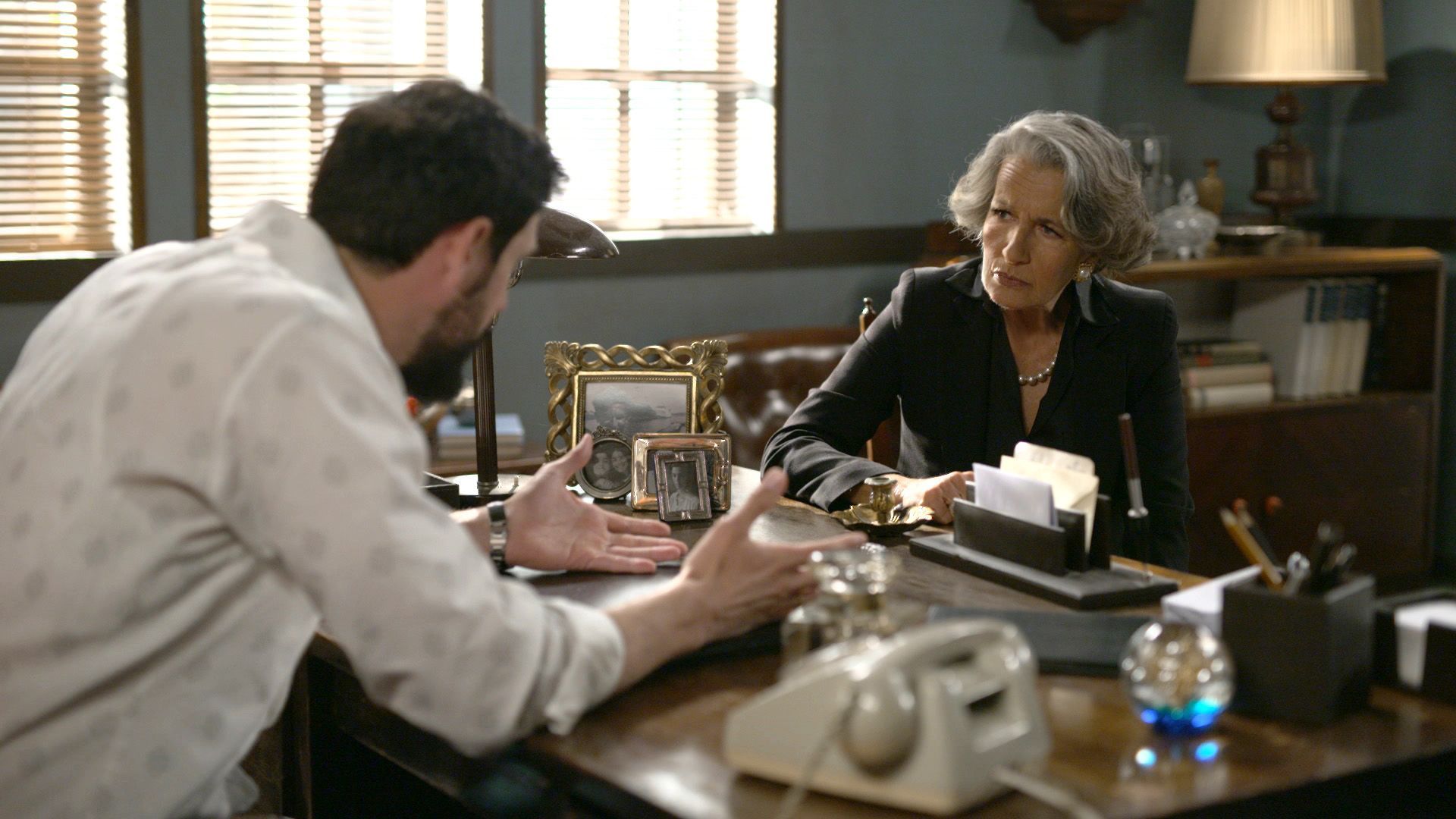 Ηλέκτρα : O Βρεττός μαθαίνει για την απαγωγή της Τιτίκας και ετοιμάζεται να επιστρέψει