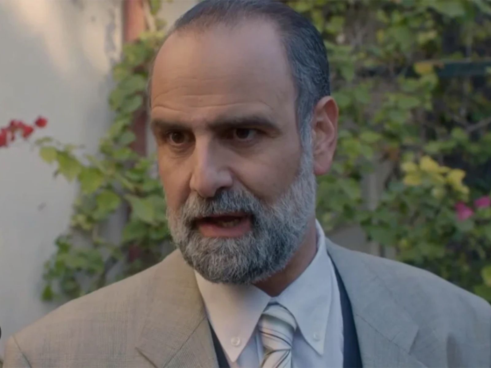 Άγιος Έρωτας :Ο Επίτροπος Δαμιανός αποκαλύπτει τη σχέση Νικόλαου-Χλόης στον Παύλο