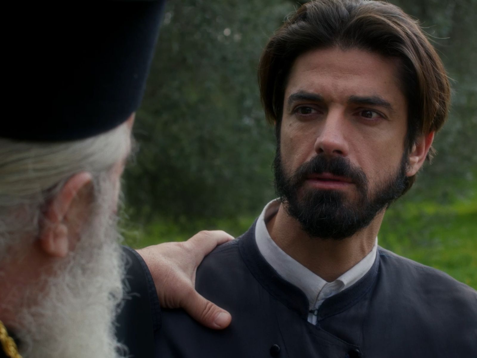 Άγιος Έρωτας : Ο Πάτερ Νικόλαος αποκαλύπτει στο Παπά Χαράλαμπο πως ο Κυριάκος είναι παιδί του