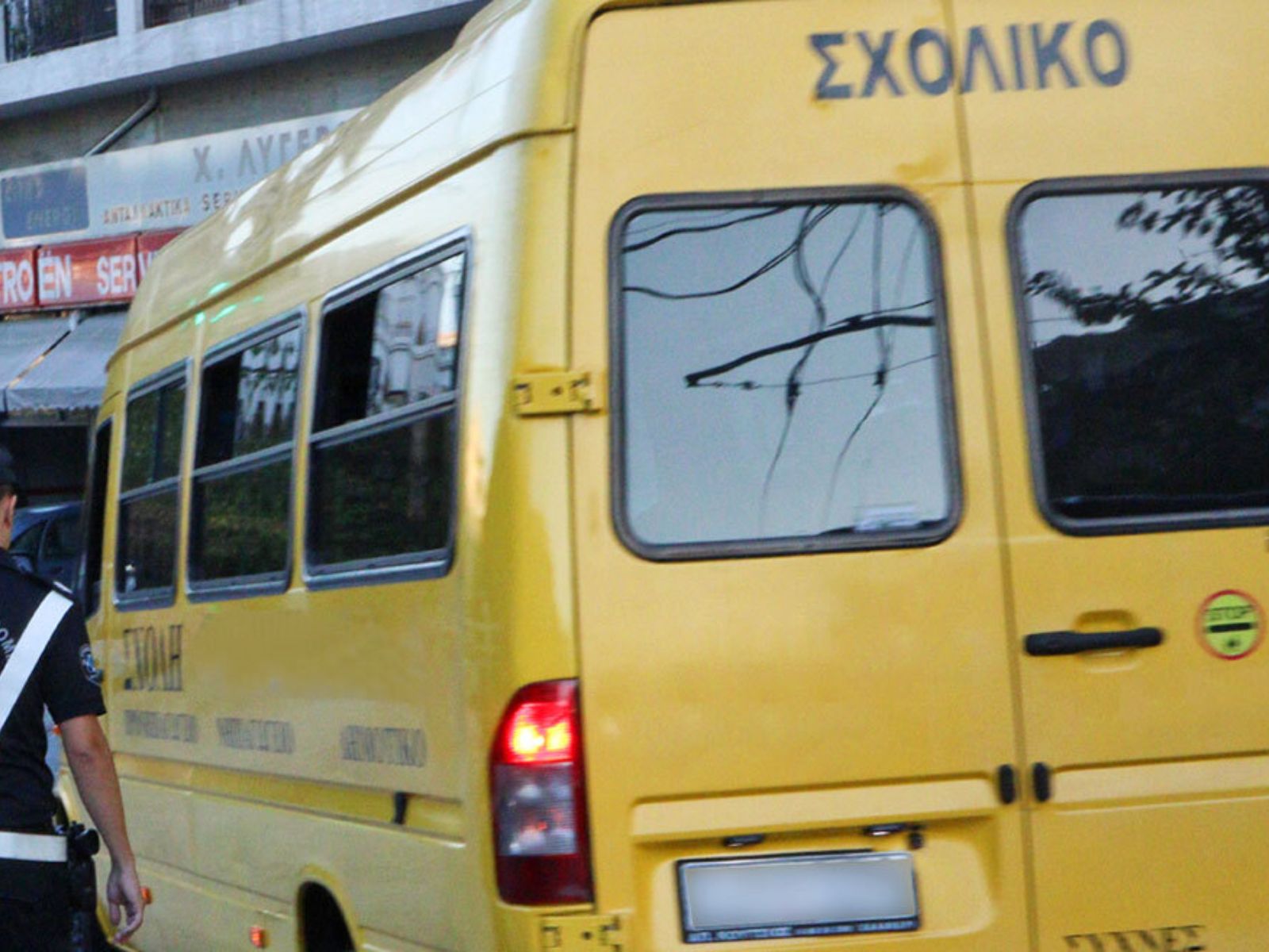 Φωτιά σε σχολικό λεωφορείο-«Θα εκραγεί, βγείτε έξω» φώναζε ο οδηγός