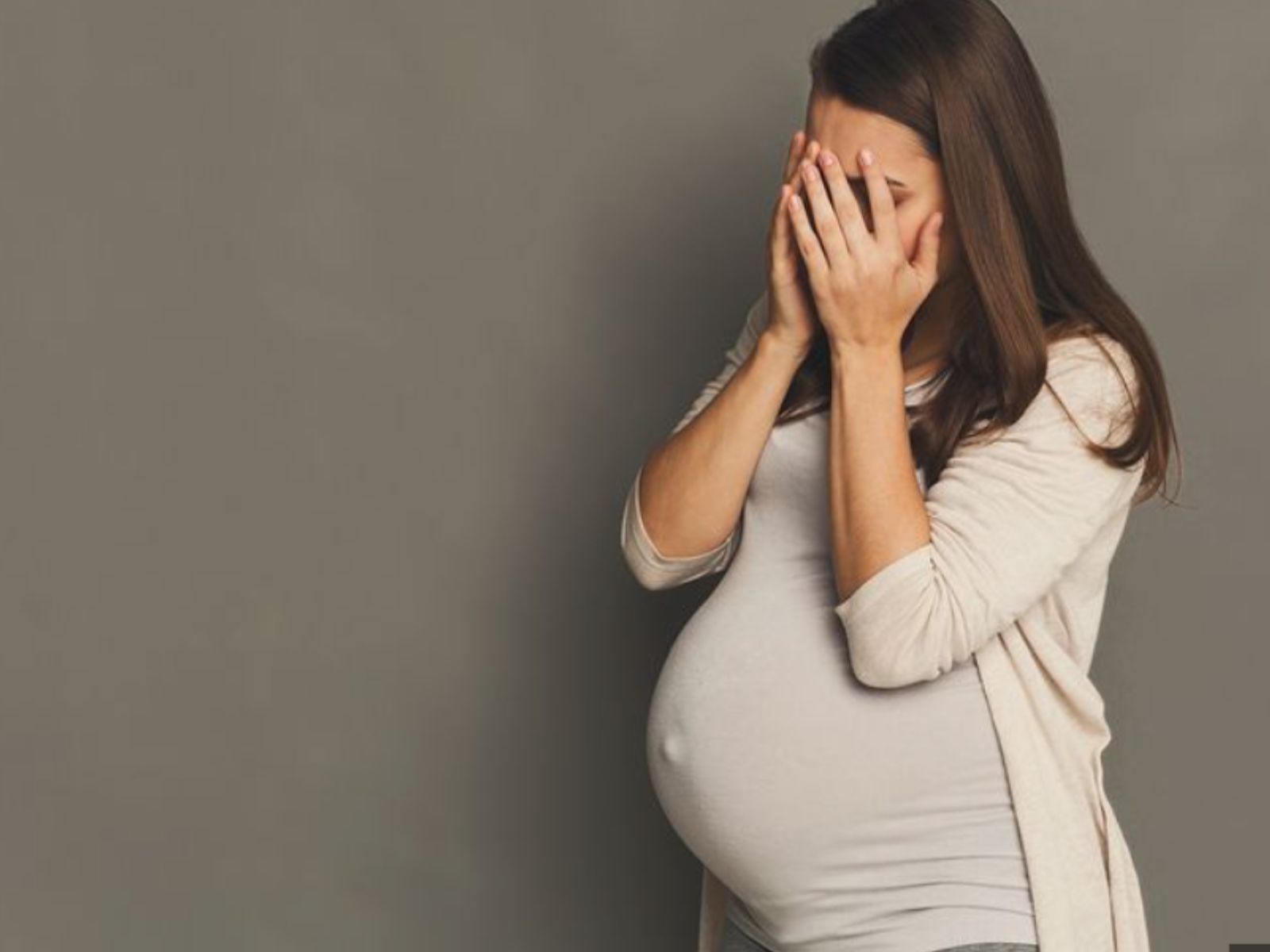 εγκυμονούσα-στενοχωρημένη- εγκυμονούσα-στενοχωρημένη-