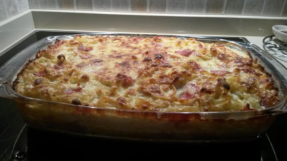 Λαχταριστό σουφλέ ζυμαρικών με ταλιατέλες τυριά και ζαμπόν