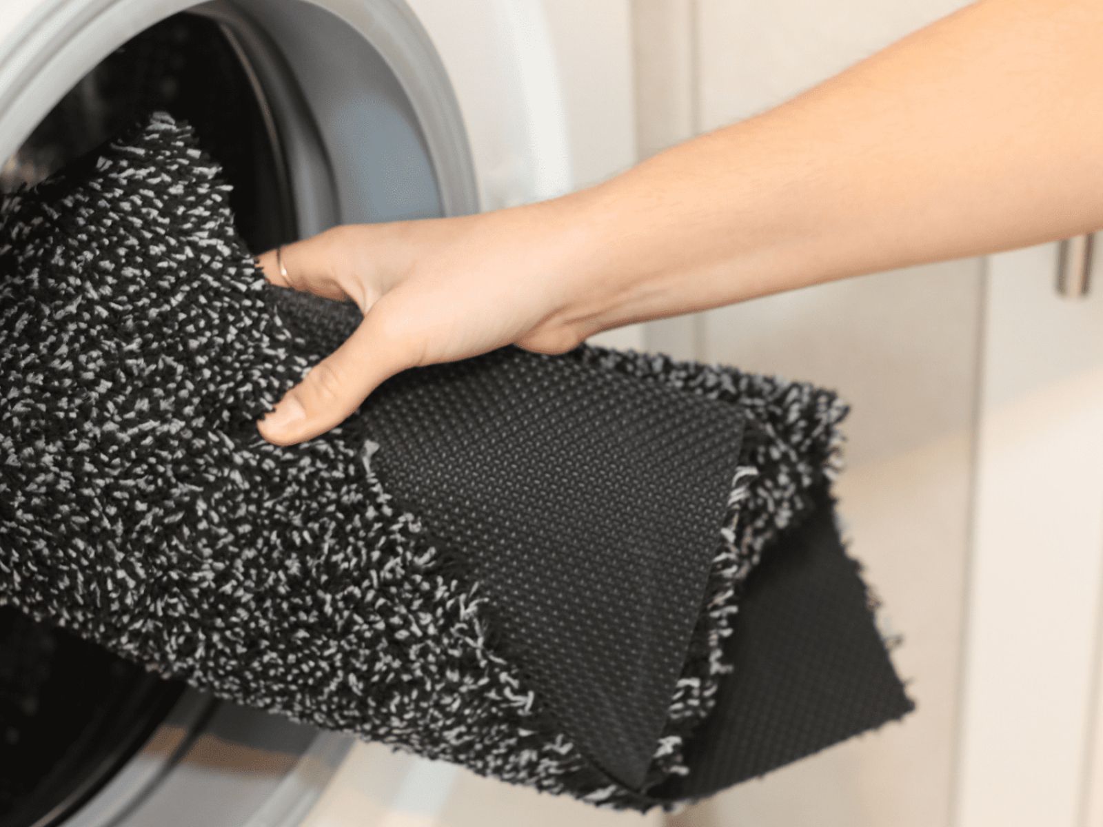 Προειδοποίηση- Μη πλένετε ποτέ τα χαλάκια του μπάνιο στο πλυντήριο, μπορούν να το καταστρέψουν
