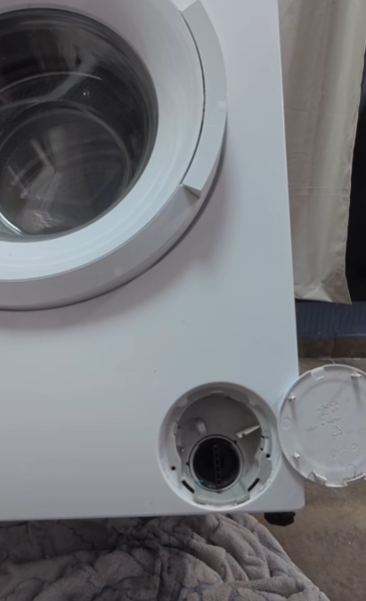 Τα πιο βρώμικα σημεία του πλυντηρίου που λερώνουν τα ρούχα και το κάνουν να βρωμάει – Πώς να τα καθαρίσεις