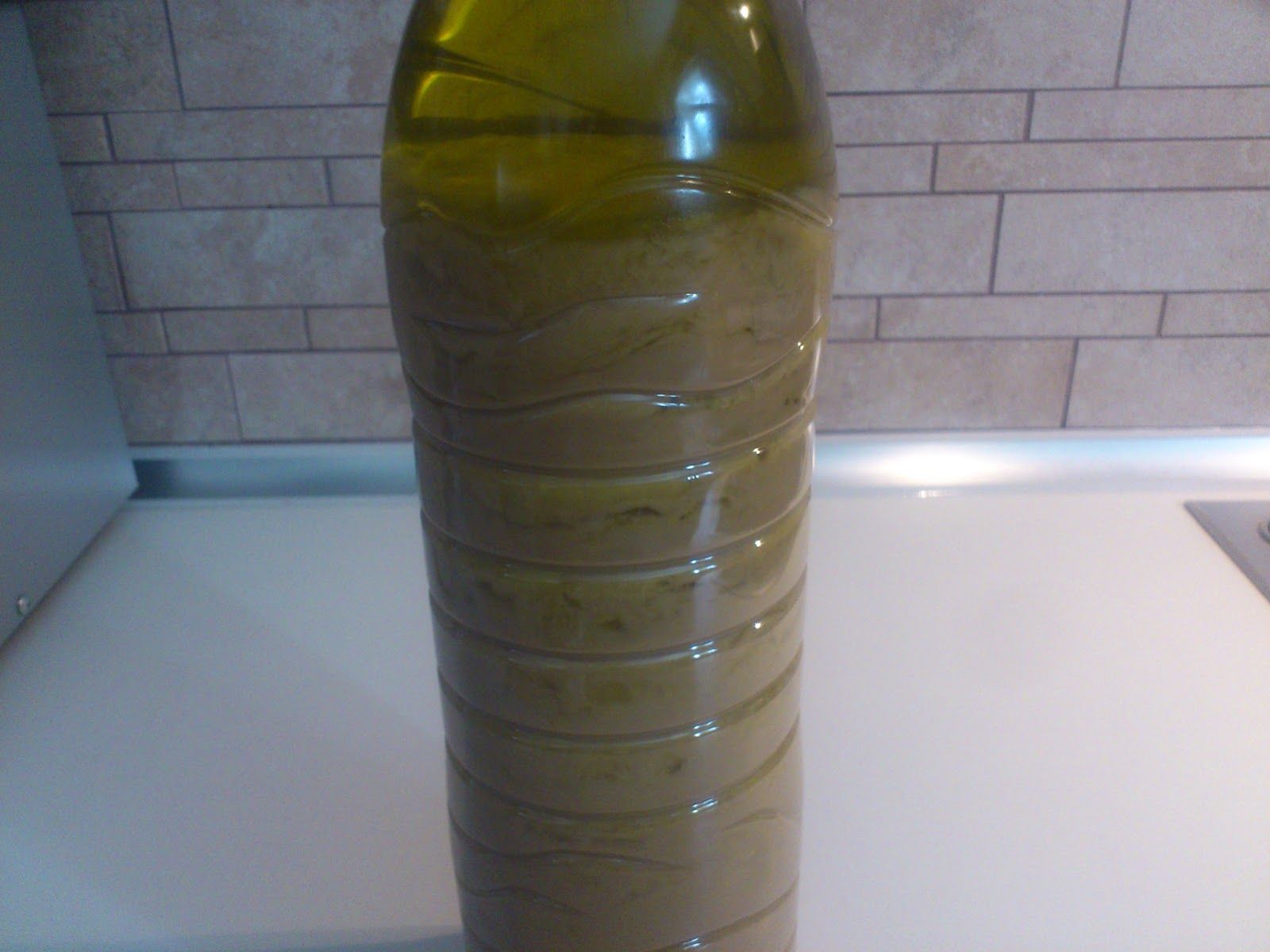 Τι μπορούμε να πάθουμε αν φάμε τη μούργα από το λάδι; – Τρόποι για να τη διαχωρίσουμε από το καθαρό λάδι