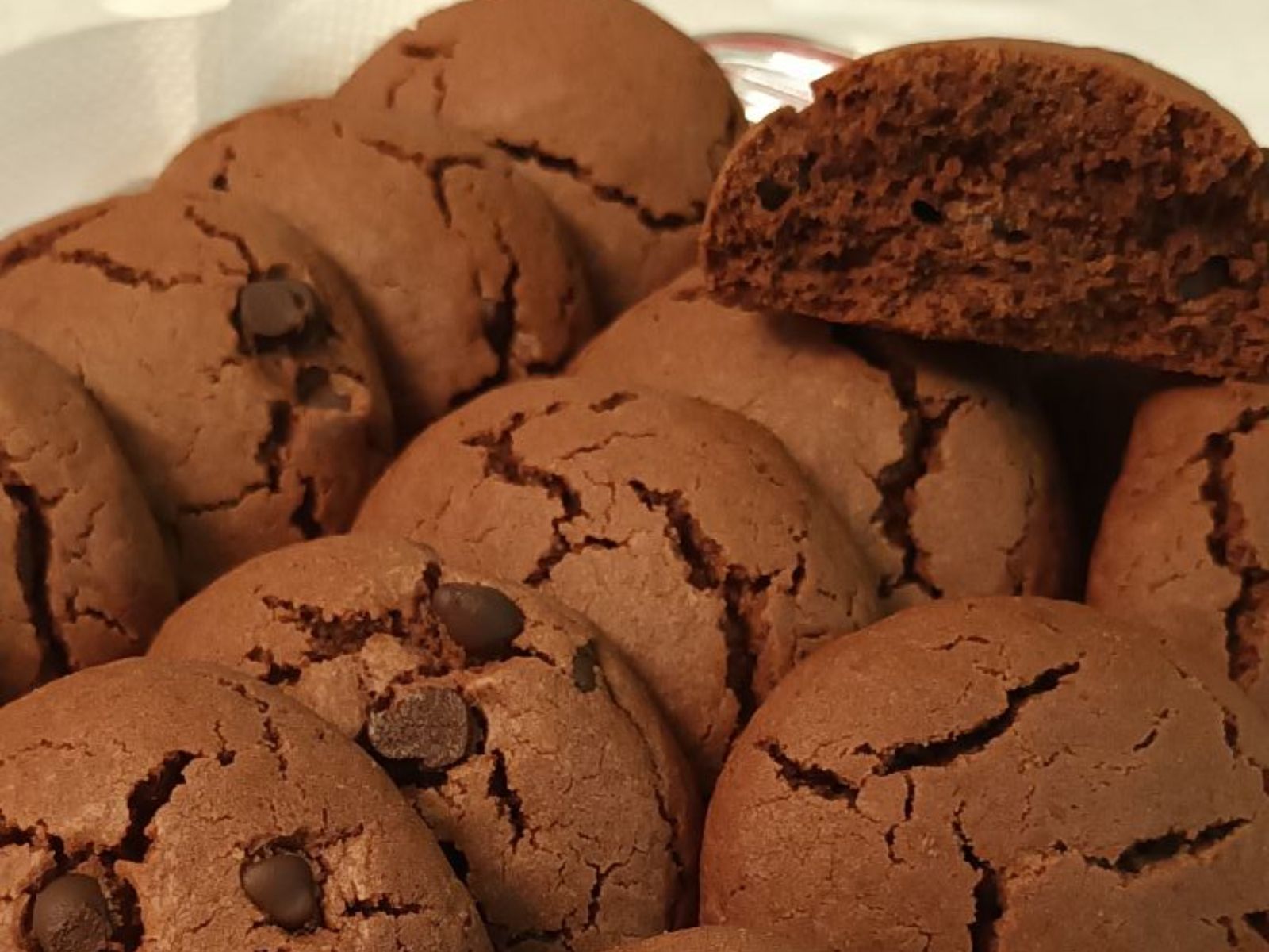 Τραγανά cookies με κομματάκια σοκολάτας