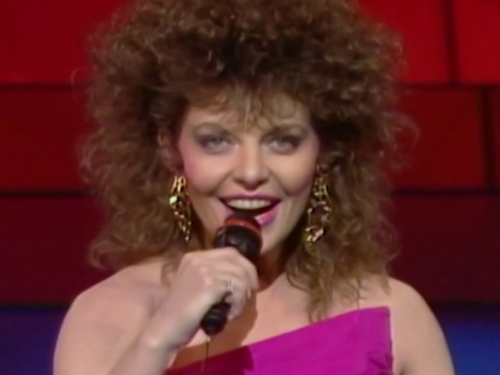 Eurovision: Η επική ελληνική συμμετοχή με το φόρεμα τσιχλόφουσκα που άφησε τους Ευρωπαίους με το στόμα ανοιχτό