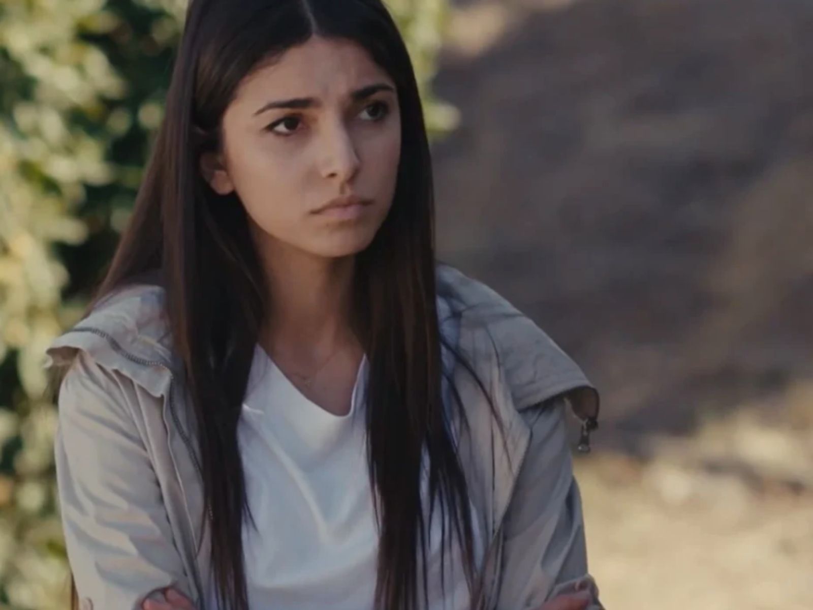 Η Γη της Ελιάς: Η Βασιλική λέει στο Παρασκευά για το Στέφανο ενώ πιέζει το Μιλτιάδη να παντρευτούν σε ένα μήνα