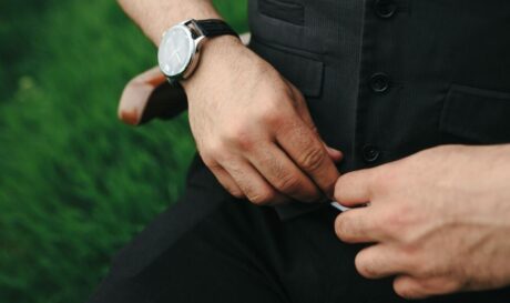 Γιατί κάποιοι επιλέγουν να φορούν το ρολόι στο δεξί χέρι και όχι στο αριστερό