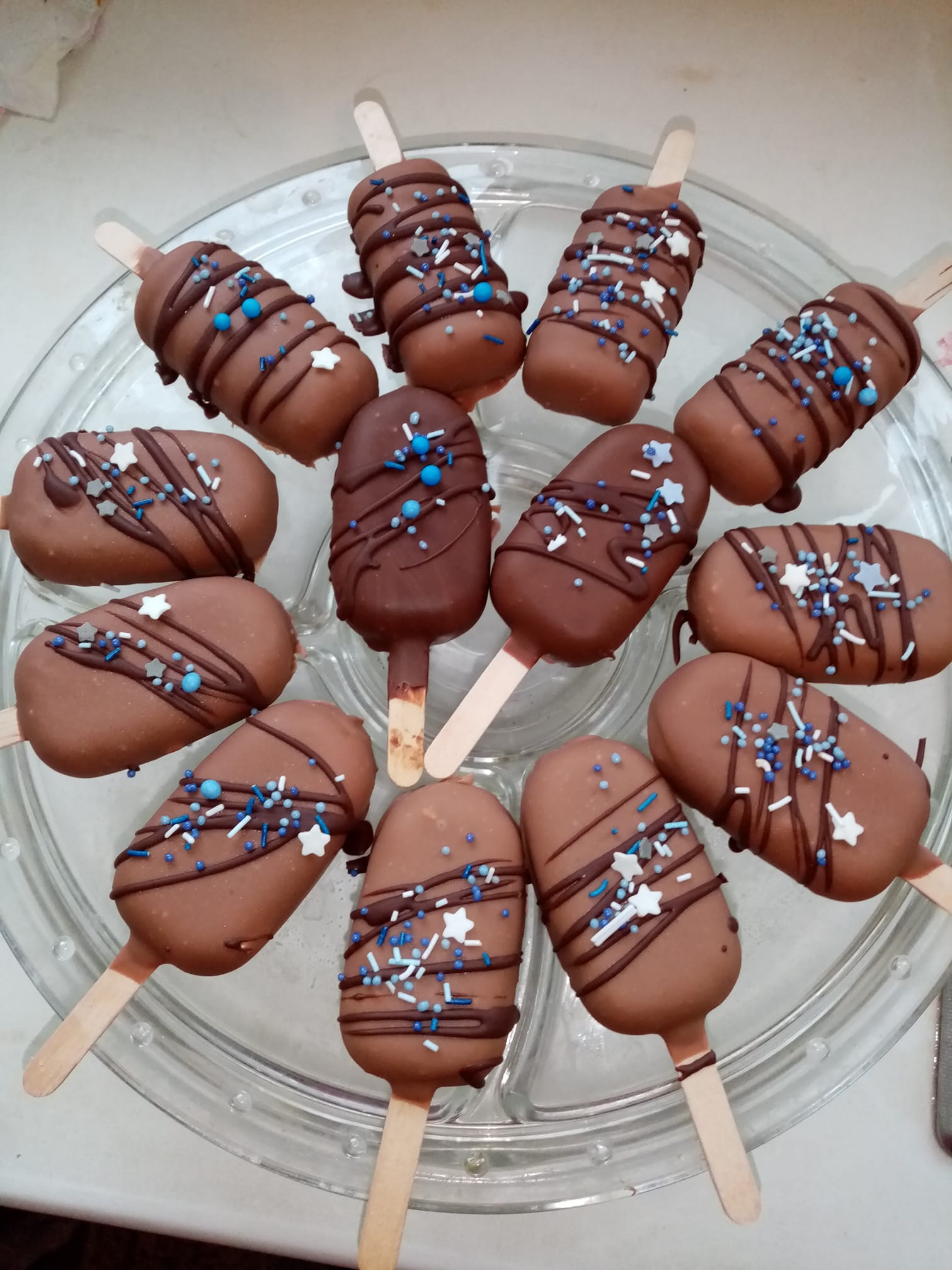 Παγωτό ξυλάκι με το κέικ που μας περίσσεψε