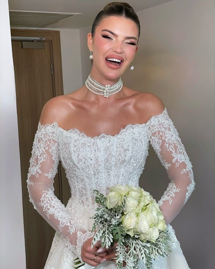 Ιδέες για νυφικά χτενίσματα: Όλες οι κυρίαρχες τάσεις για το 2025