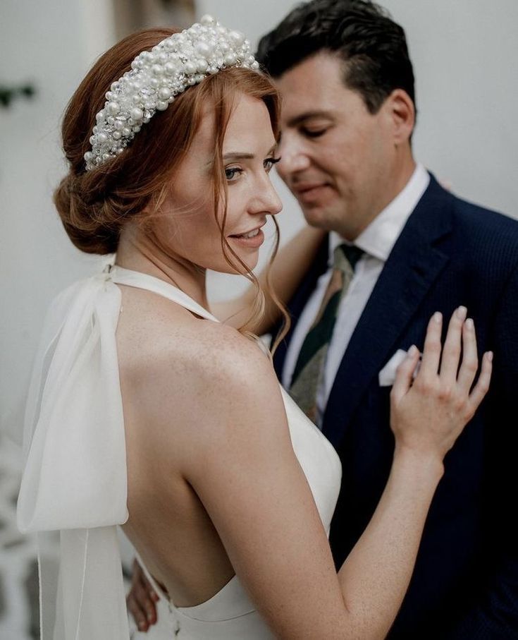 Ιδέες για νυφικά χτενίσματα: Όλες οι κυρίαρχες τάσεις για το 2025