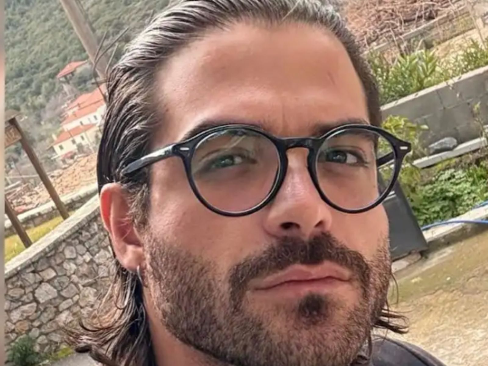 Άρης Μουγκοπέτρος: Εσπευσμένα στο νοσοκομείο- ‘Εχασε εντελώς την όραση του