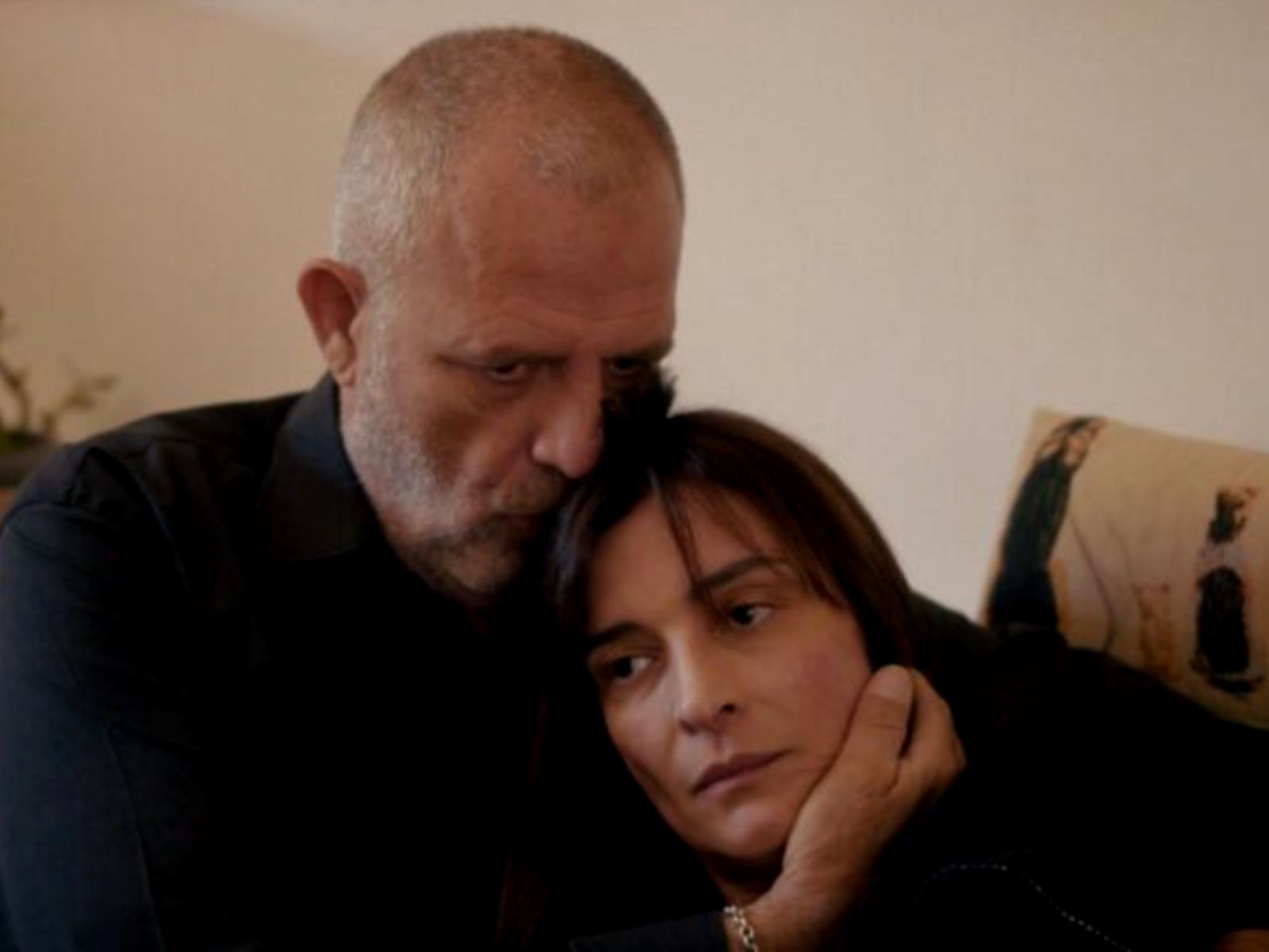 Η Γη της Ελιάς: Η Ιουλία πηγαίνει στη φυλακή αλλά είναι ψυχρη με το Στάθη-