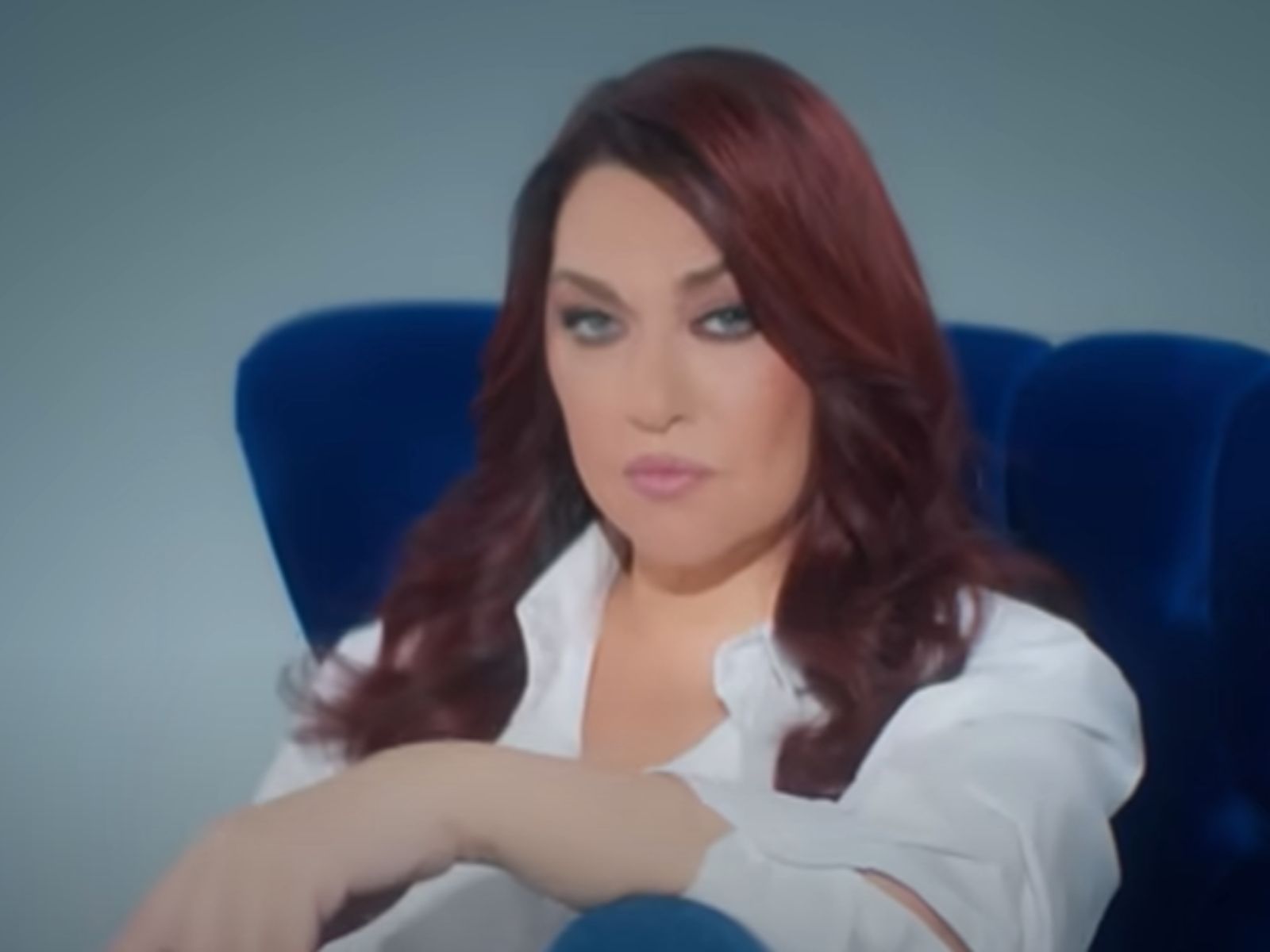 Το Επιτέλους του Φοίβου ξανακυκλοφόρησε το 2025 και περνάει ένα ηχηρό μήνυμα στις γυναίκες