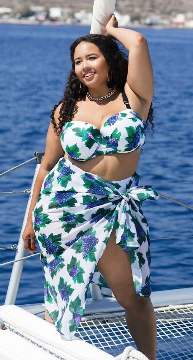 Plus size μαγιό: Όλες οι τάσεις το Καλοκαίρι 2025